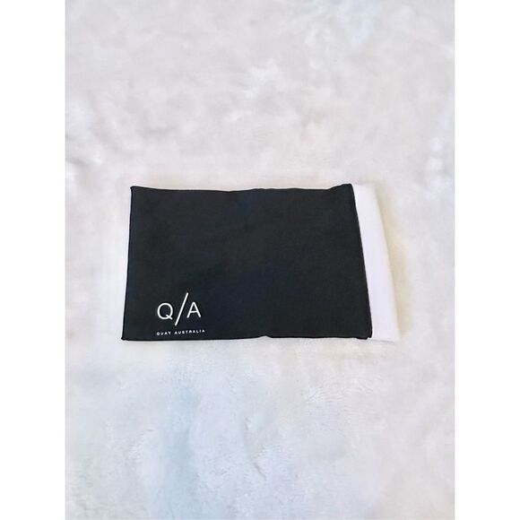 Quay black and white sunglasses case - Picture 2 of 5